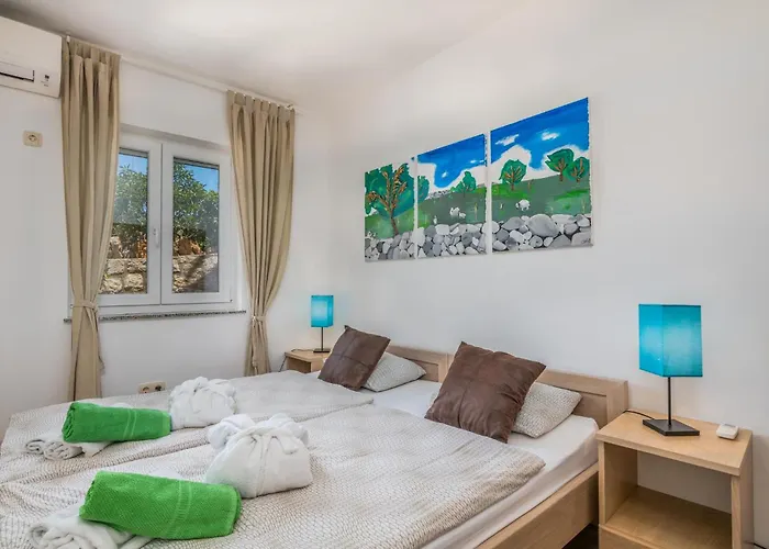 Semesterbostad Stunning Home In Miholascica